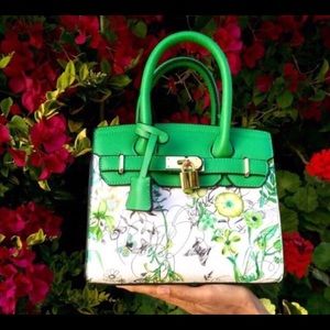 NWOT Kelly green butterfly bag.